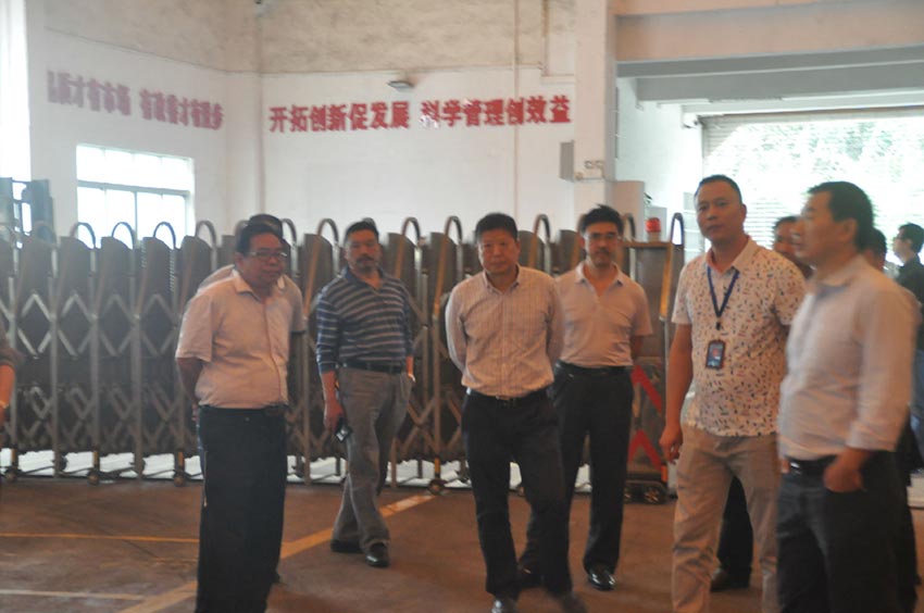 四川省樂山峨邊縣領(lǐng)導(dǎo)一行蒞臨萬達業(yè)參觀指導(dǎo)